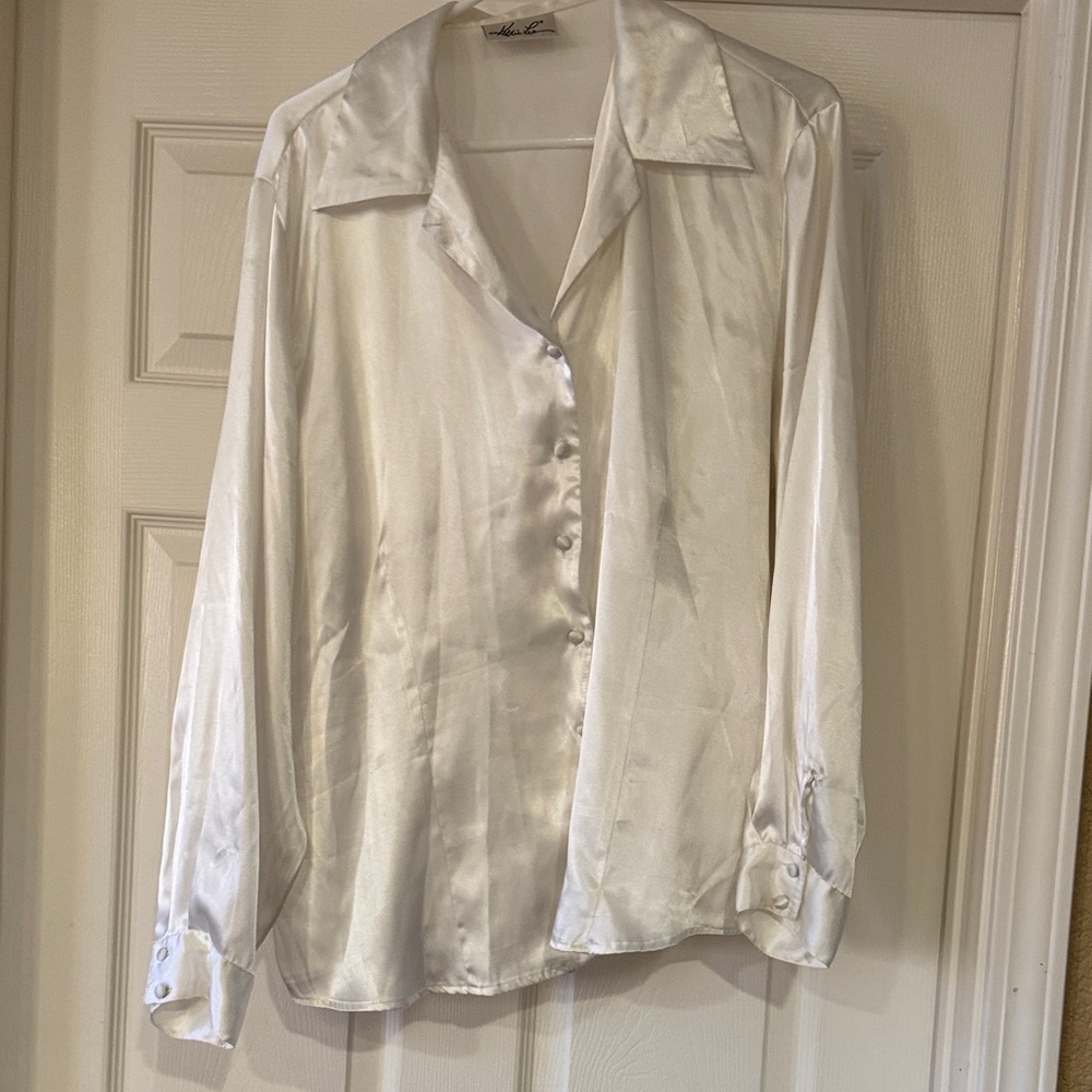 Kathie Lee Collection white Satin Blouse
